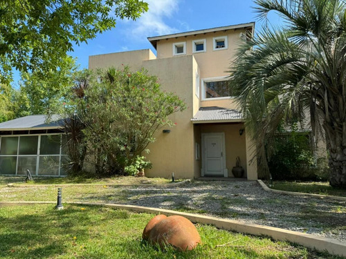 Casa En Venta - 3 Dormitorios 2 Baños - 1000mts2 - Haras Del Sur I