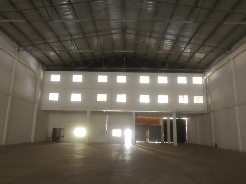 Imagen 2 de 11 de La Estrella Bodega 820m2 Nueva