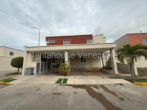 Aslibel Meléndez Vende Amplia Casa Al Este De Barquisimeto.