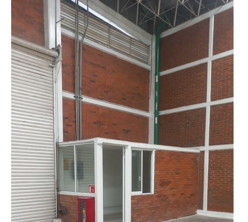 Imagen 2 de 4 de 1047m2, Vigilancia 24/7 Trailer, Doble Altura