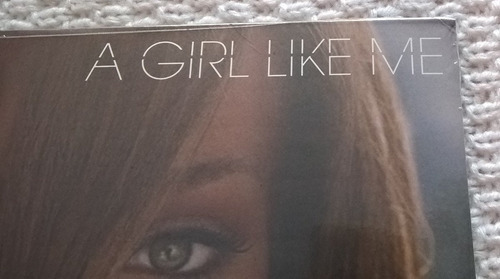 Imágenes 5, 6 y 7 de Rihanna A Girl Like Me en vinilo con doble lacado