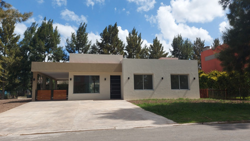 Dueño. Venta De Casa En El Principado- San Vicente. Canning