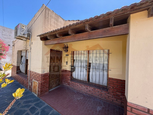 Casa 3 Dormitorios En Venta - Calle 15 Bis (matheu) E/ Avenida 9 De Julio Y 28 General Belgrano.