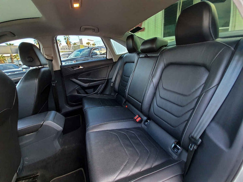 Imagen 11 de 15 de Volkswagen Jetta 2019 4p Highline L4/1.4/t Aut