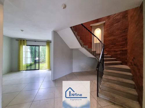 Hermosa Casa En Venta, Ubicada En Excelente Sector