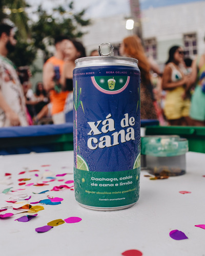 Xá De Cana -caldo De Cana, Limão E Cachaça Pronto Para Beber