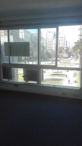 Alquiler Oficina Amplia E Iluminada. Plaza Independencia.