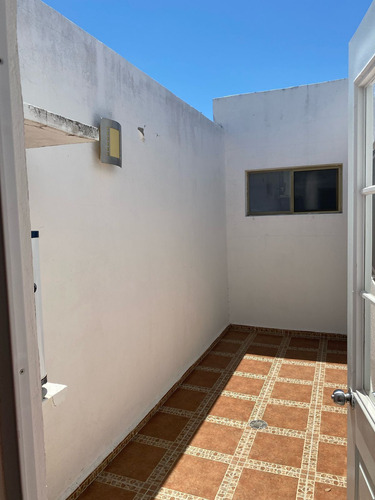 ¡casa Amueblada En Esquina Con Paneles Solares En Las Américas, Mérida!