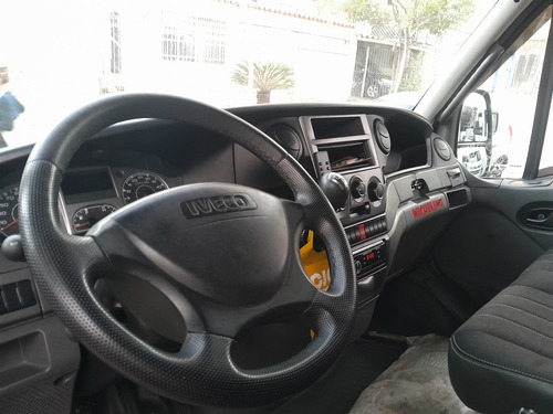 Iveco Daily 35s14 2013 Baú Com Motor Novo Ótimo Estado
