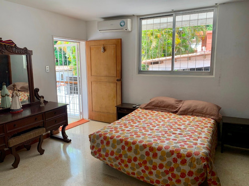 Imagen 5 de 7 de Agradable Qta. En Venta En Urb. Prados Del Este.