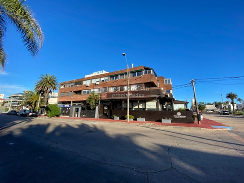 Hotel En Venta En La Península A Pasos Del Puerto- Ref: 37584