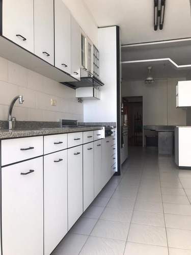 Excelente Piso - 5 Amb. Dep. 4 Baños 2 Balcones 2 Cocheras Baulera. - Belgrano.