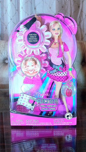 Muñeca Barbie Ultra Nails Manicure Mattel 2008