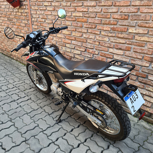 Honda Xr150l 2017 Color Negro En Exelente Estado.