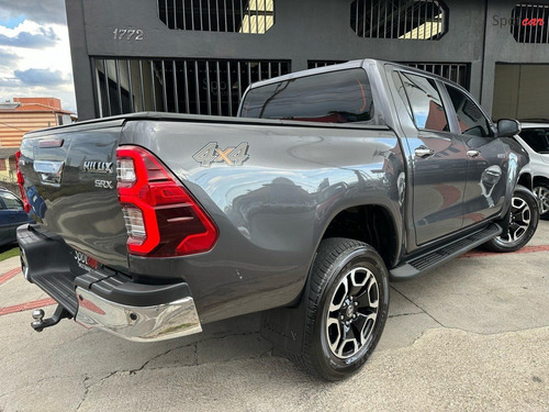 Toyota Hilux 2.8 D-4D TURBO DIESEL CD SRX 4X4 AUTOMÁTICO