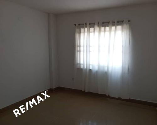 Townhouse En Conjunto Residencial Villas De Nuevo Mundo, Los Robles, Isla De Margarita