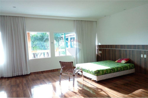 Vendo Residencia Con Amplio Patio En San Isidro, Etapa 5, A 2 Cuadras De La Costanera: 3 Habitaciones Y 5 Baños