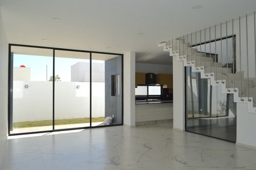 Imagen 4 de 21 de Casa En Venta Con 5 Habitaciones, Valle Imperial, Zapopan