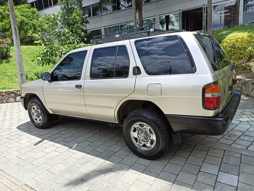 Nissan Pathfinder 3.3 R50 Std