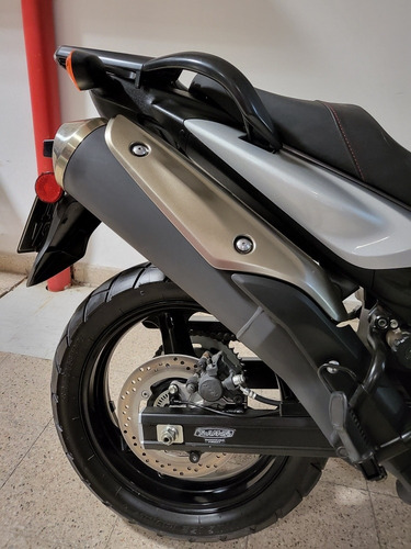 Imagen 18 de 20 de V-strom 650 V -strom U$s 14.500.- Recibo Inferior- Tuamoto