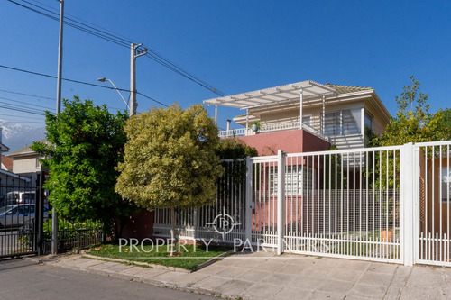 Insuperable Propiedad En Micro Barrio De Altos Del...