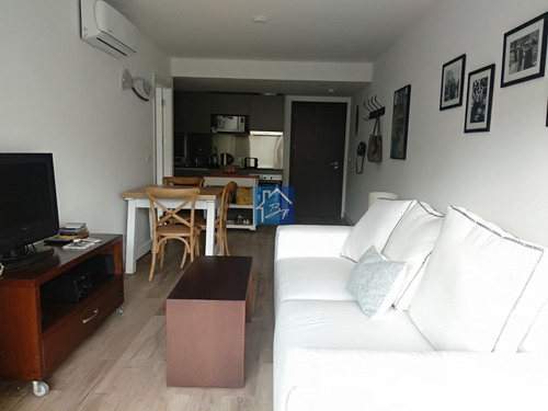 Apartamento En Edificio Muy Bueno, Puerto, Punta Del Este- Ref: 1336