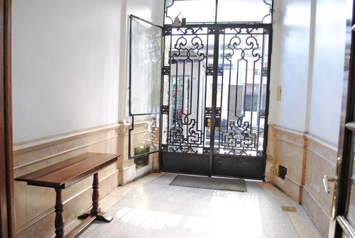 Imagen 3 de 23 de Oficina En Edificio Rodrigué, Patrimonio Histórico De La Ciudad