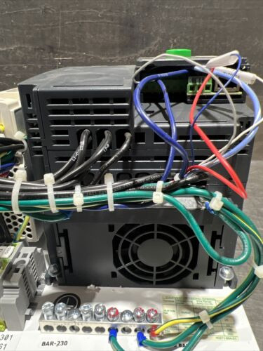 Nos Surplus Schneider Electric Atv320u22n4c Altivar Mach Bbf
