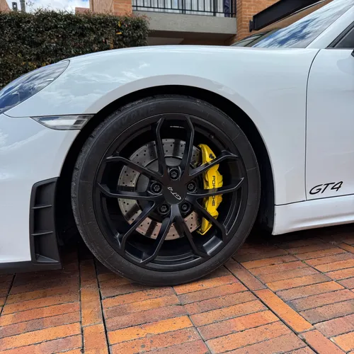 Porsche 718 Cayman GT4