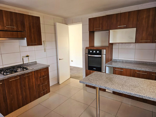 Vendo Casa De 3 Pisos En Condominio. Peñalolén