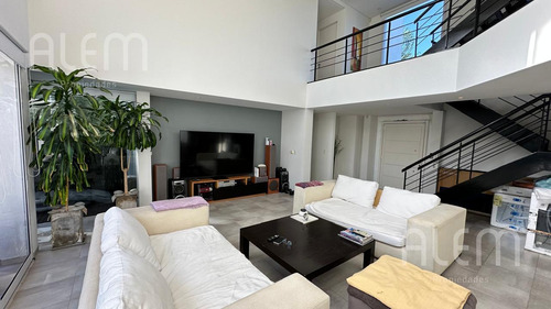 Casa En Venta En Malibu Canning