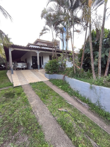 Casa À Venda, Com Área Total De 1.589.468 M2, Com 10 Cômodos