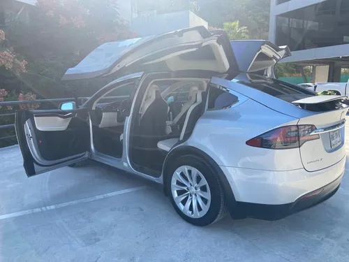 Tesla X 75 D 2017