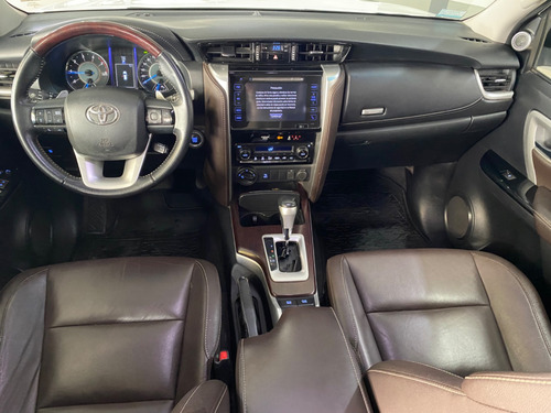 Imagen 13 de 16 de Toyota Hilux Sw4 Tdi Srx At L16 2019