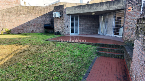 Casa Chalet En Venta - Moreno