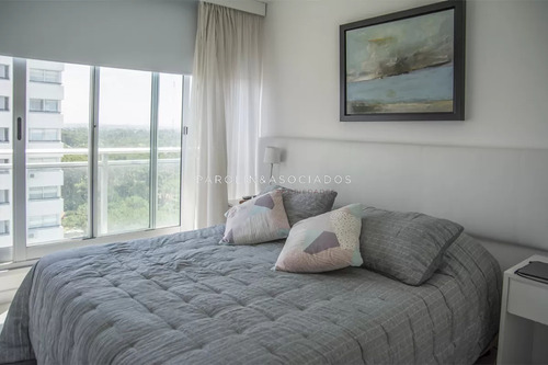 Hermoso Apartamento En Venta En Torre Bellagio, Punta Del Este.