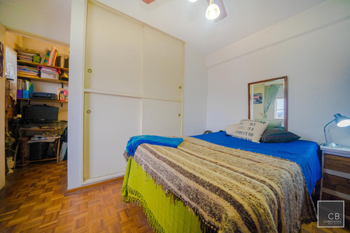 Departamento De 2 Ambientes De 53,73 M2. Piso Alto, Balcón. Cochera Fija. Apto Profesional. Flores