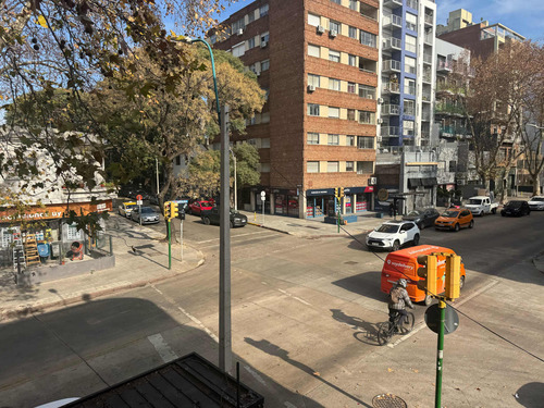 Alquiler Apto Pocitos 2 Dorm Simón Bolívar Rivera 1 Esc Fte