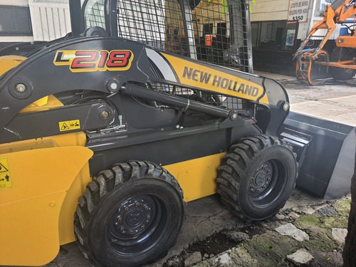 Minicargador Bobcat New Holland L218 Demo