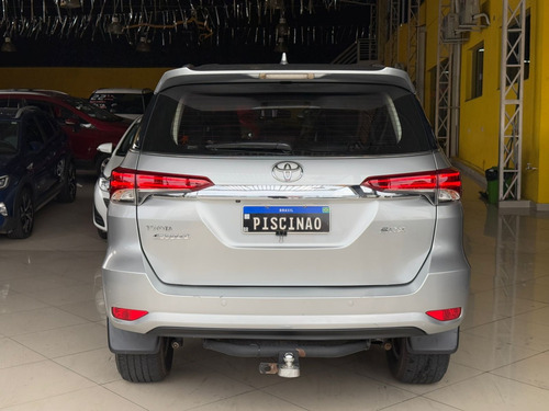 Toyota Hilux SW4 2.8 SRX 4X4 7 LUGARES 16V TURBO INTERCOOLER DIESEL 4P AUTOMÁTICO