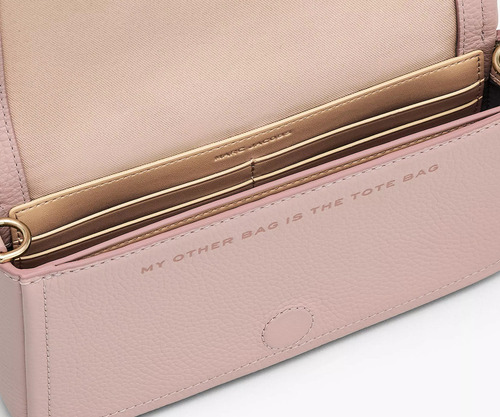 Bolsa Marc Jacobs The Leather Mini 2s4smn080s02 Acabado De Los Herrajes Oro Color Rosa Claro Correa De Hombro Rosa Claro Diseño De La Tela Lisa