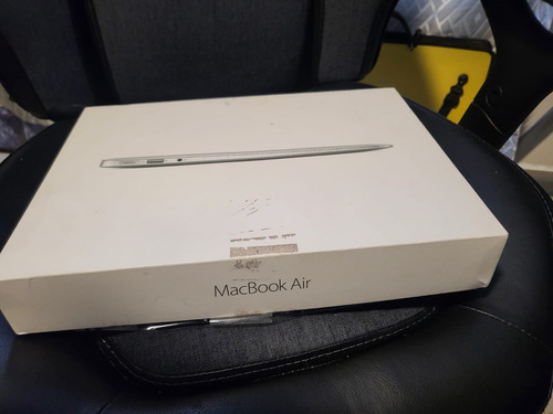 Macbook Air Plata 13.3 Mod A1466 - Impecable (Usado)