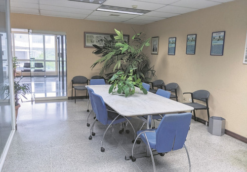 Imagen 17 de 21 de Alquilo Oficinas Distintos Metrajes En Moderno Edificio Puerto La Cruz, Av. Municipal