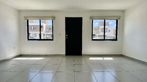 Imagen 3 de 21 de Apártala Antes De Que Te La Ganen! Casa En Renta En Zakia