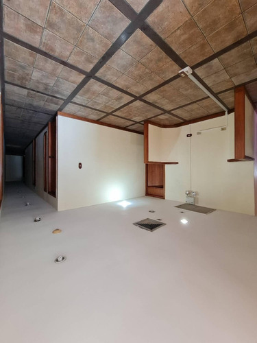 Imagen 8 de 9 de Oficina En Venta En Av Bolivar Liseth Varela 0414-4183728
