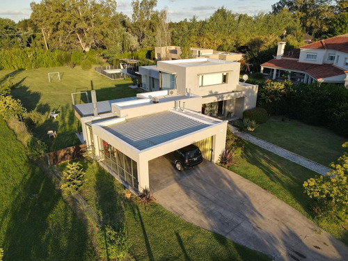 Imagen 2 de 30 de Casa De 3 Dormitorios En Venta Con Pileta Aldea Golf Barrio Cerrado Privado