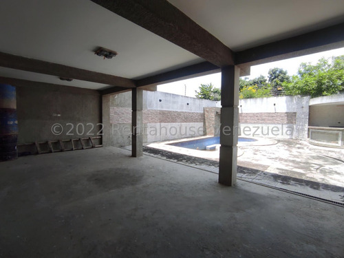 Imponente Casa En Venta Urb Corinsa Casa Quinta Obra Limpia Cocina Incluida Para Instalar Area Social Parrilla Piscina Negoc Estef 23-16065