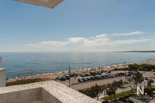 Punta Del Este, Frente Al Mar, Con Vista Y Terraza En Playa Mansa, 2 Dormitorios *