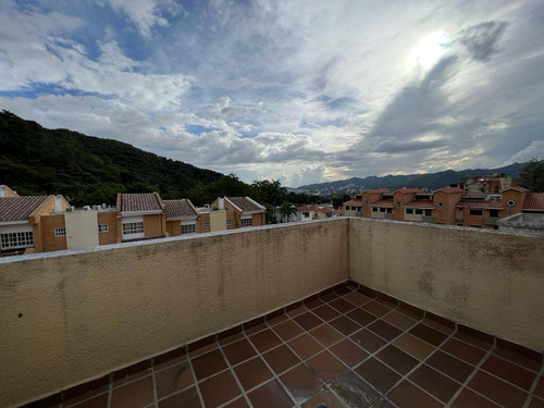 Moderno Townhouse En Venta En Urb Piedras Pintadas Gavip
