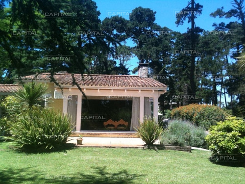 Excelente Propiedad A Metros De Los Colegios!-ref:29939